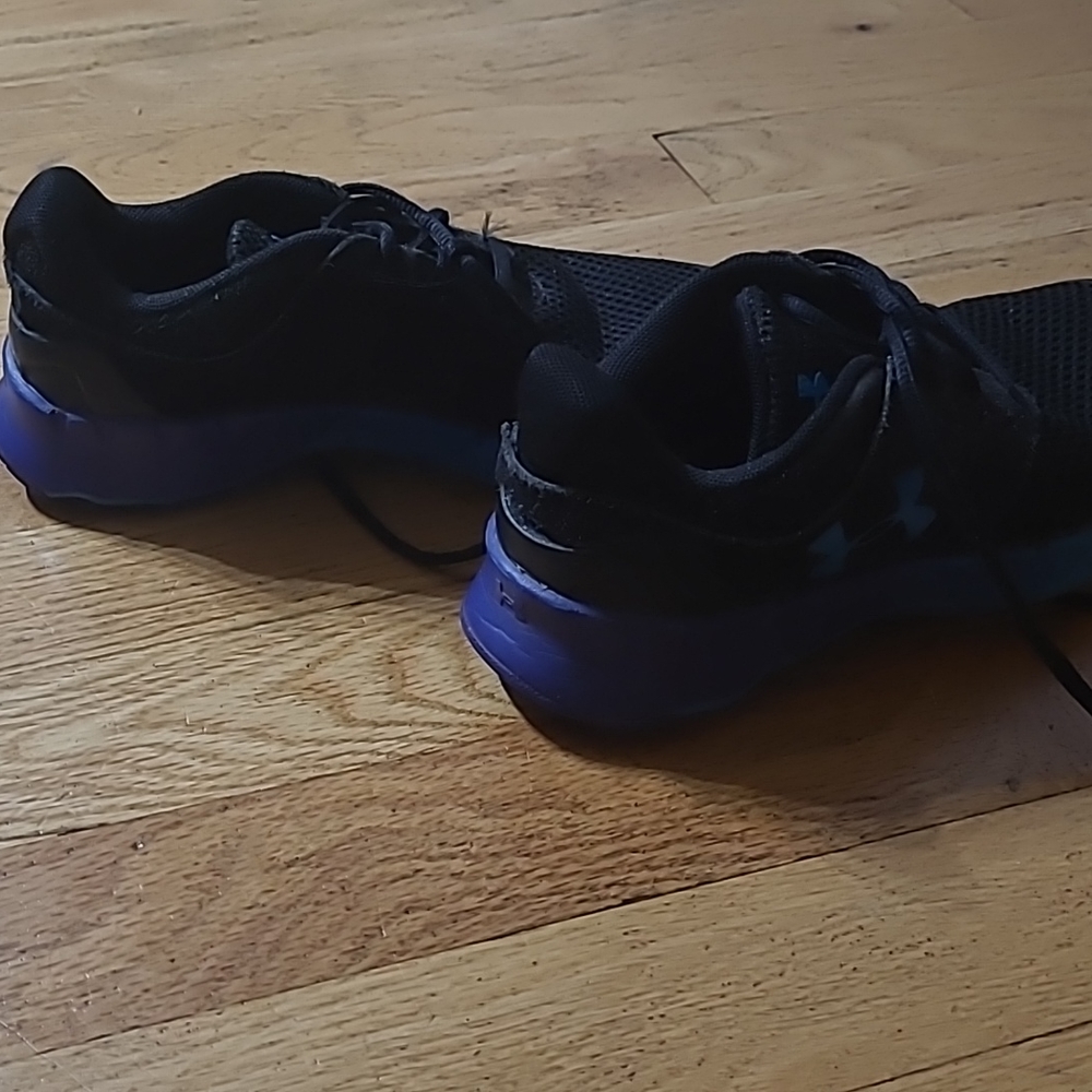 Girls size 13 Under Armour shoes